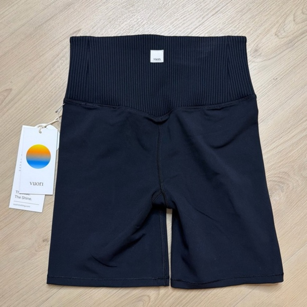 Vuori Black Rib Studio Bike Shorts NWT